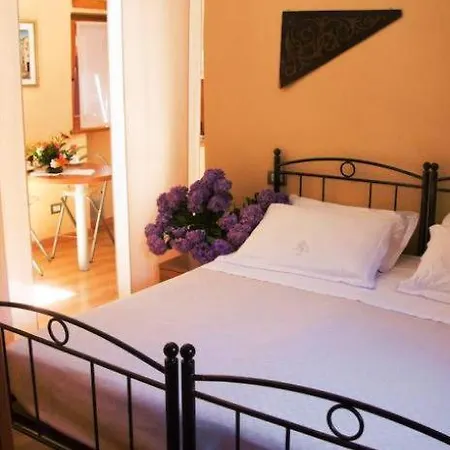 Vacanze E Roccetta Fiorita 아파트호텔 3*