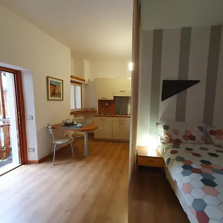 Vacanze E Roccetta Fiorita Pettenasco