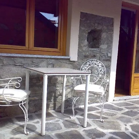Lägenhetshotell Vacanze E Roccetta Fiorita Pettenasco