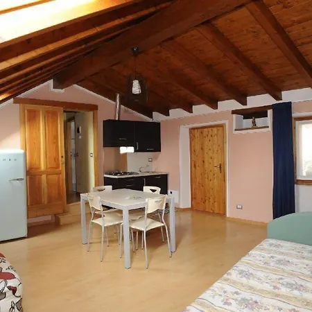 Vacanze E Roccetta Fiorita Lägenhetshotell 3*