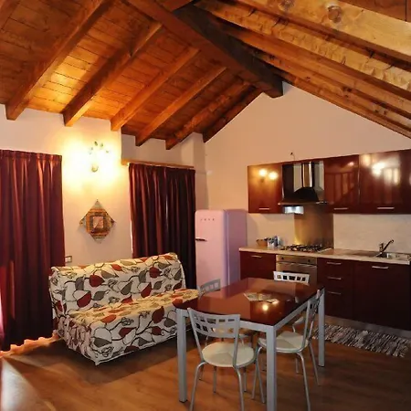 Vacanze E Roccetta Fiorita 3*